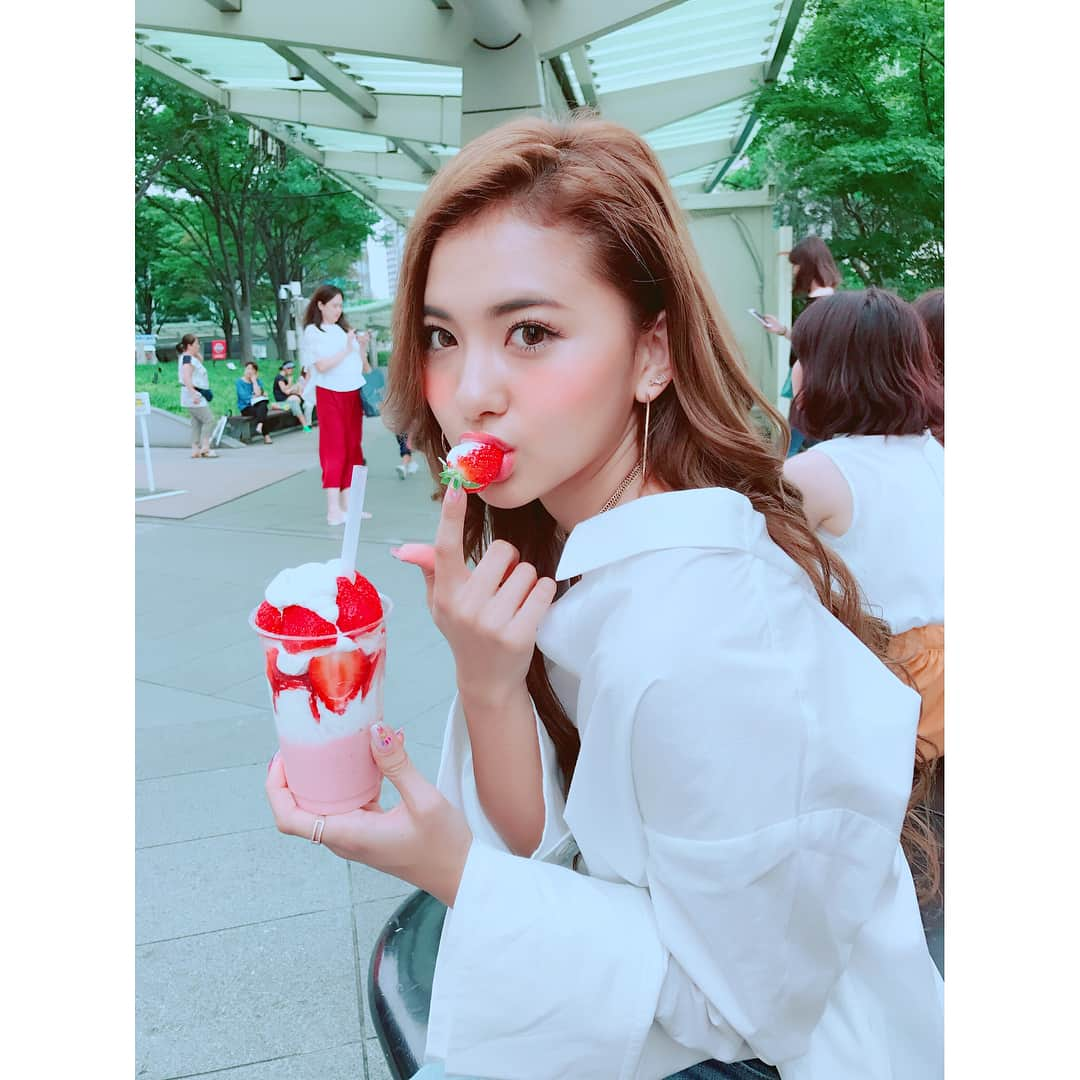 カレンさんのインスタグラム写真 - (カレンInstagram)「🍓🍓🍓🍓🍓 #strawberrybonbon」8月15日 20時01分 - cjd_karen