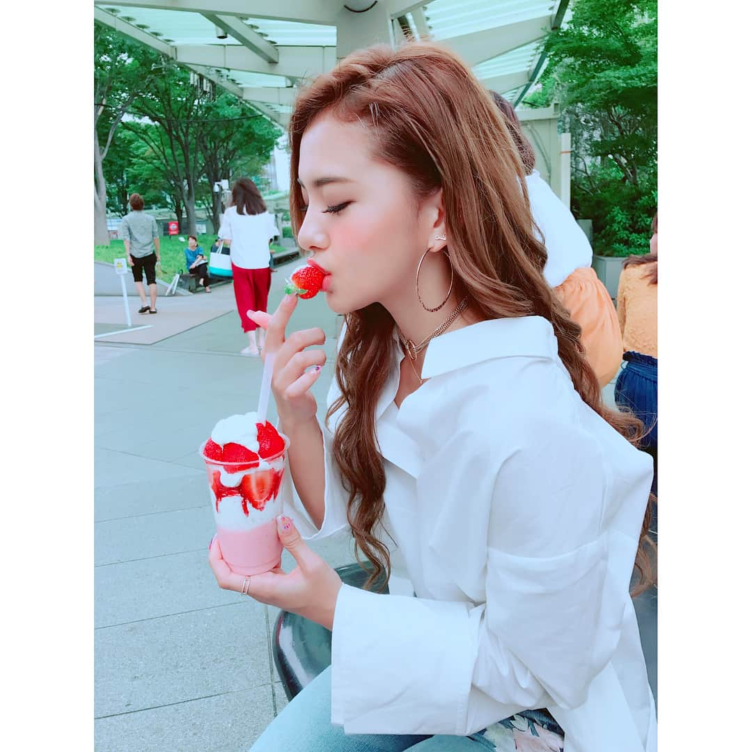 カレンさんのインスタグラム写真 - (カレンInstagram)「🍓🍓🍓🍓🍓 #strawberrybonbon」8月15日 20時01分 - cjd_karen