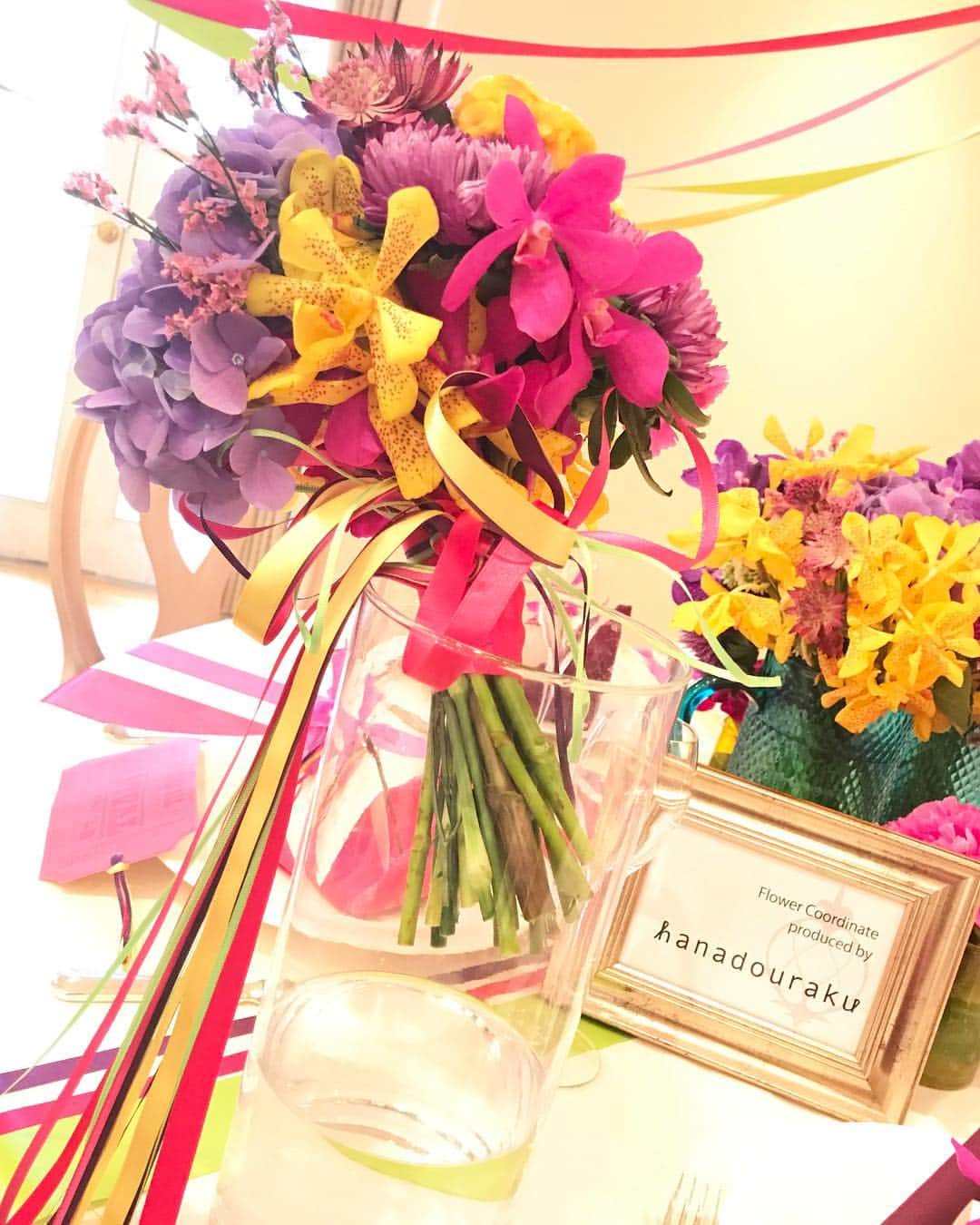 Club Ciel'd Etoilesのインスタグラム：「・ ・ #bouquet ・ テーブルコーディネートに合わせて 明るく華やかに🌸 サテンのリボンで上品さもプラス🌸 ・ ・ ウエディングドレスで カラフルなブーケも素敵です🌟 ・ ・ #フラワー #パステル #カラフル #2017秋冬 #リボン #ブーケ #花束 #コーディネート #ウエディング #ウエディングドレス #カラードレス #ブライダル #あじさい #プレ花嫁 #卒花 #一眼レフ #写真撮ってる人と繋がりたい  #写真を撮るのが好きな人と繋がりたい  #ファインダー越しの私の世界  #フォトジェニック  #リゾート #ドライフラワー」