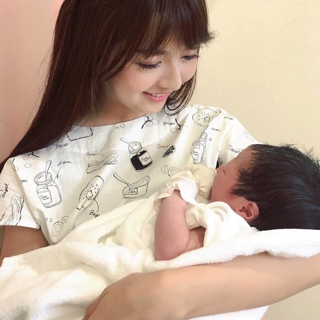 福田成美のインスタグラム：「姪っ子が産まれました🌼 叔母はもう幸せ過ぎて大変です  #姪っ子🐥🐣」