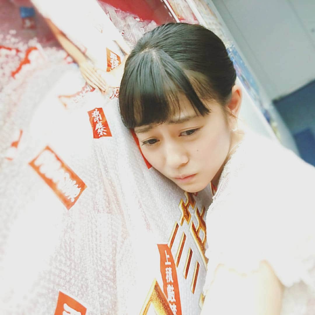日本テレビ「過保護のカホコ」のインスタグラム：「カホコさん、 寂しさが溢れだしました。 ポスターをむんずっ…。 寂しいので、寂しい顔になりました。  #竹内涼真 さんのコメント丸パクり。  電波ジャック、見ていただいた方々、 早朝から稼働してくれた、 #高畑充希 さん、 ありがとうございました！  最終回、すっばらしいので、 ぜーったいにお見逃しなく‼  #過保護のカホコ最終回今夜10時 #過保護のカホコころころころりん」