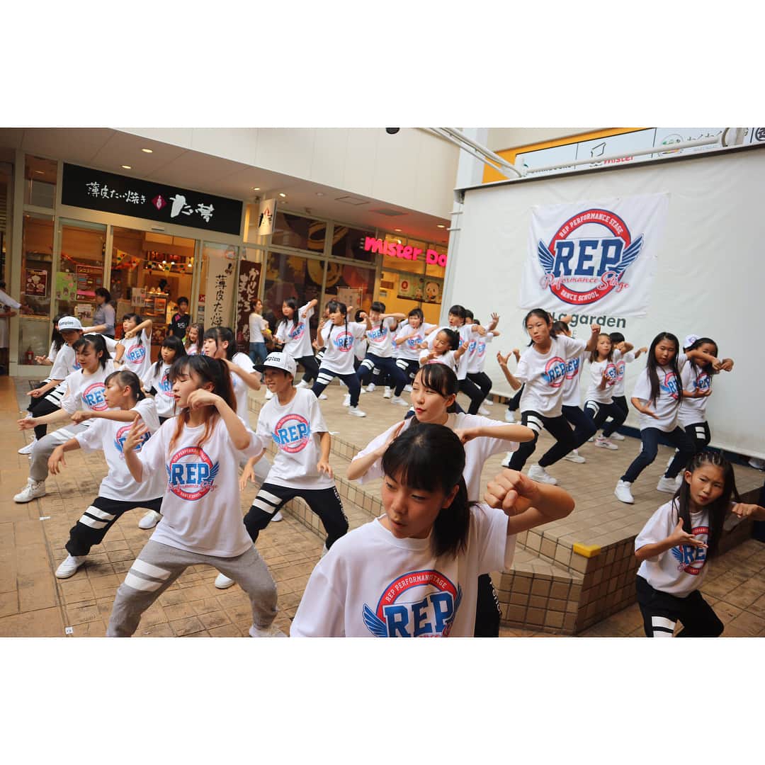 RENA さんのインスタグラム写真 - (RENA Instagram)「REP Performance Stage主催ダンスショー『The Stage！vol.6』無事終了しました✨ ． 1番のお客様の数だったんじゃ無いでしょうか✨ ． 少しずつ地元でも浸透していけるようREP一丸となって更に頑張っていきます😊🙌✨ ． 来ていただいた皆様本当にありがとうございました✨ ． ． #dance #danceschool #personal #training #sport #athlete #japan #girls #boys #stage #show #smentertainment  #埼玉 #春日部 #ダンススクール #ストリートダンス #キッズダンス #ジャズダンス #ヒップホップダンス #体幹トレーニング #ストレッチ #アスリート #プロ育成 #スポーツ #ララガーデン #ショッピングモール #観覧無料」9月13日 15時18分 - rena_flare