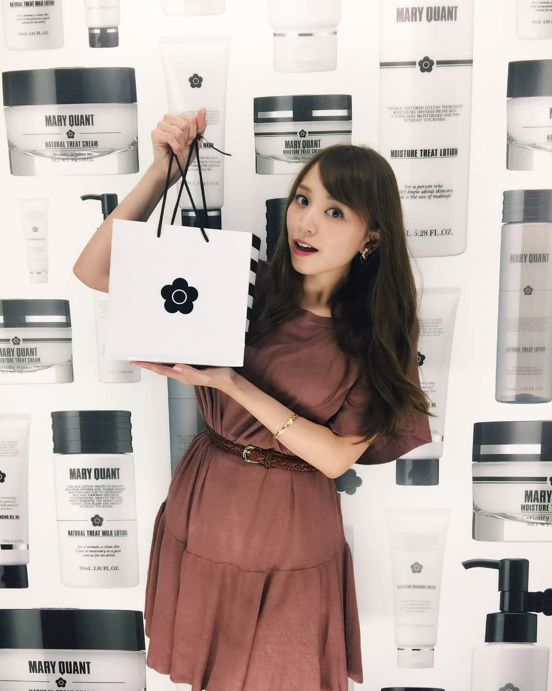 杉ありさのインスタグラム：「🖤MARY QUANT🖤 BASIC SKIN CARE SPECIAL PARTY にお邪魔しました！ ”メークアップが今のあなたを美しくするとしたら、スキンケアは一生のあなたを美しくするものだ。”というお言葉。素敵です。 まさにそれを叶えてくれるような新しいスキンケアラインです🌟 #maryquant #MQスキンケア #MQパーティー」