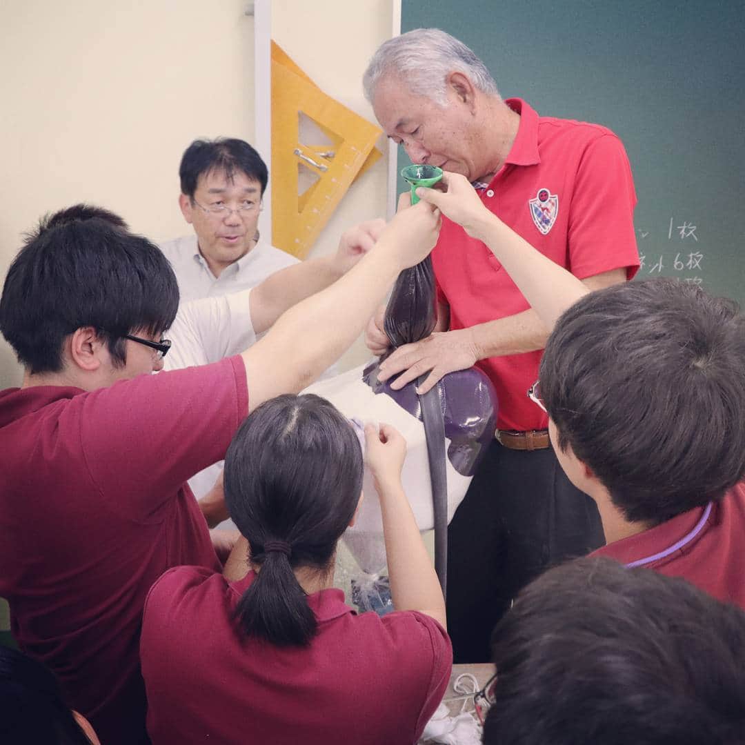 はいてくPOのインスタグラム：「北海道ハイテク☆義肢装具士学科３年生☆ ………皆、やりたい。笑  #北海道ハイテク#義肢装具#義足#プラスチック#ものづくり#人口過密地帯#ちょっと邪魔だという事は#実はみんな思ってる」