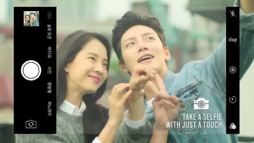 ソン・ジヒョのインスタグラム：「#SongJiHyo With #Jichangwook - Fossil Q Venture & Female Bags #송지효 #파슬」