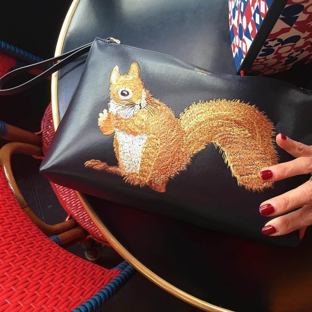 風間ゆみえのインスタグラム：「I'm happy with this charming squirrel🐿 clutch bag from Mulberry‼︎」
