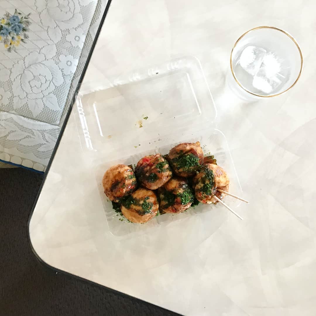 のインスタグラム：「和歌山 完全に実家の店(最高)に出会ってしまい電車を二本乗り逃しながら 店主ミドリ(80)の堅物公務員夫と過ごした55年の日々物語に聞き入った」