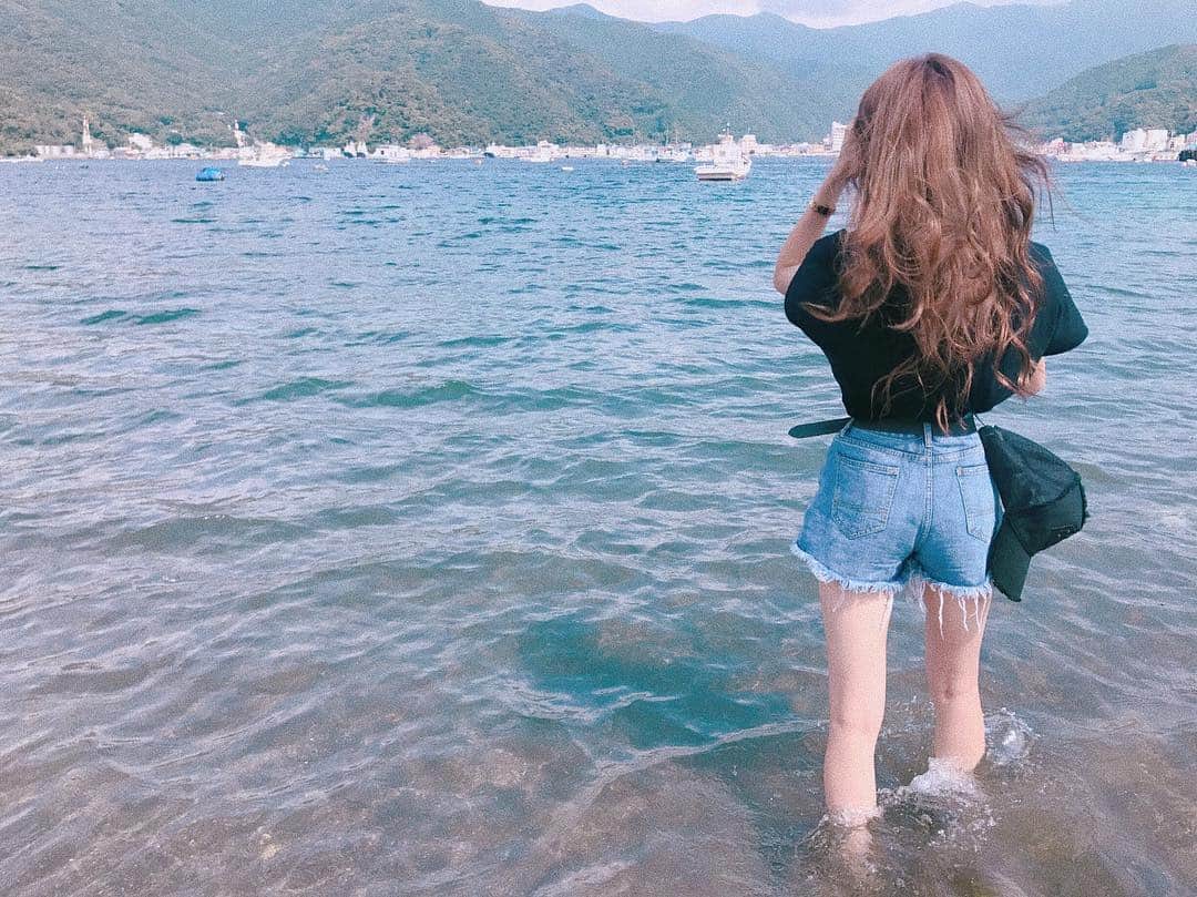 志田友美（ゆうみん）のインスタグラム：「. . 海すごい綺麗だったなぁ⚓🌊♡ . .  #dayoff #summer #sea #sky #skyblue #happylife #enjoyday #oceanview #shizuoka #numazu #beautyful #nature #japanesegirl #ig_japan #ig_japan #instagood #instashot #instalove #instalike」