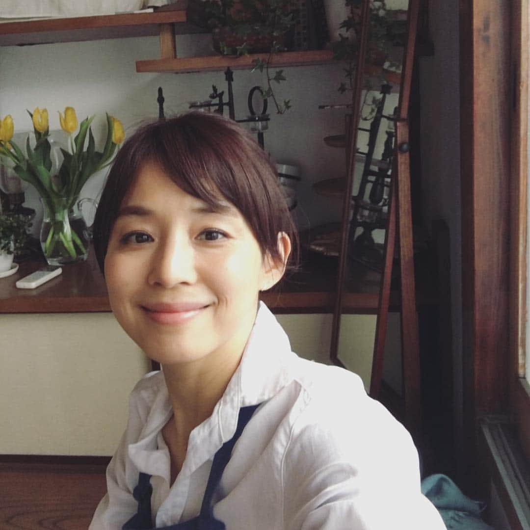 石田ゆり子さんのインスタグラム写真 - (石田ゆり子Instagram)「いつぞやの 潤子さん。 WOWOWドラマ プラージュの撮影は 3月に行われました。 まだまだ寒かったあのころ。 本日、最終回です。 22:00より。ぜひ。」9月9日 19時12分 - yuriyuri1003