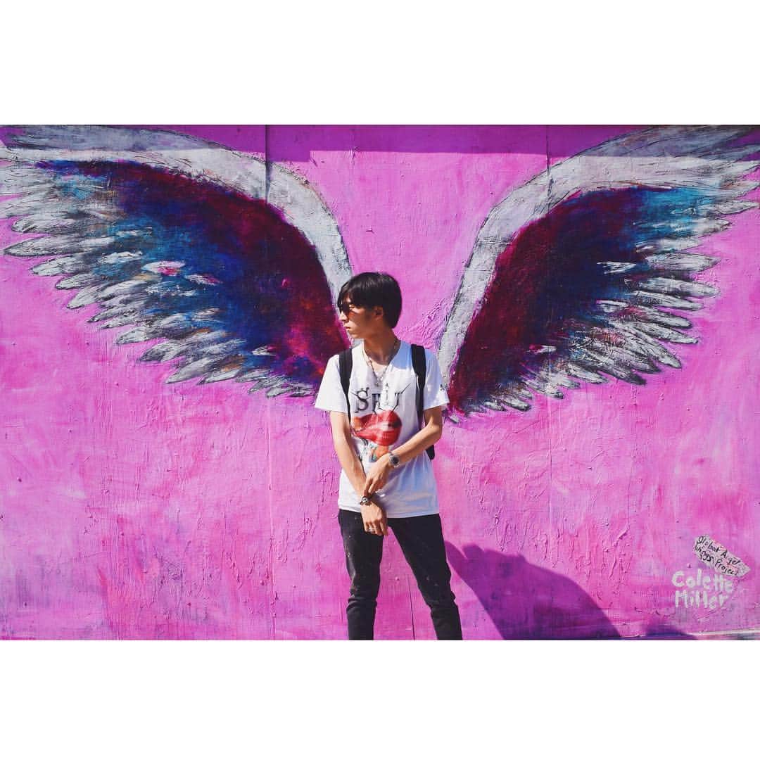 有本祐のインスタグラム：「久しぶりの投稿🙋🏻 この前のアメリカ旅行の写真。 このロサンゼルスの天使の羽を真似して、 世界に広まりました！ 私たち人間は誰でも天使になれる というのを表現しているらしいです。👼 . #天使の羽 #世界初 #ウォールアート #天使  #ロサンゼルス #おしゃれさんと繋がりたい  #losangeles #ootd #instagood  #lfl #likes #l4l #love #melrose  #cityofangels」