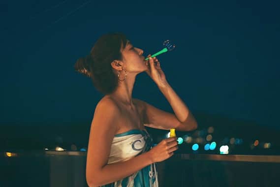 大石絵理のインスタグラム：「バイバイ、夏 🐚👒 Maxi dress @emiliopucci p.s. 今夜のGoing! Sports&Newsは、25:05放送です📺」