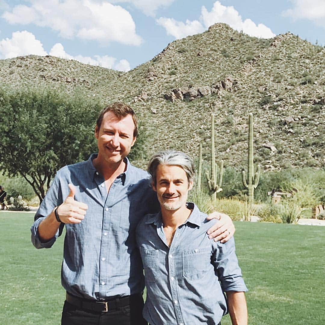 ルームステイトさんのインスタグラム写真 - (ルームステイトInstagram)「Loomstate Co-Founder Scott Hahn and MBG Founder @jasonwachob catching some serious rays at #mbgrevitalize ••• #Chambray #Mindbody #mindbodygreen #loomstateofmind #organicotton」9月10日 7時20分 - loomstateofficial