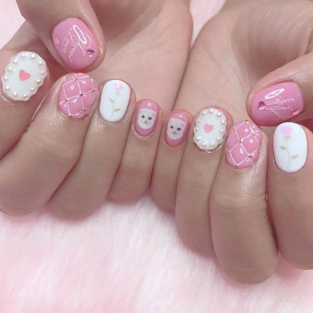 KAI32さんのインスタグラム写真 - (KAI32Instagram)「pink × white💓💭 . シールは @shanailpro のgive me milkを使用したよ🐈🐈🐈💓 秋も可愛いネイルで…💭 . #shanail #写ネイル #写ネイルpro #nail #美甲 #ジェル #ネイル #ネイルシール #nailart #gelnails #gelart #kawaii #Japanese #japan #nails #fashion #네일 #네일아트 #ネイルアート #ジェルネイル #pink_rose_window #キルティングネイル #猫ネイル #cat」9月10日 20時29分 - kai32