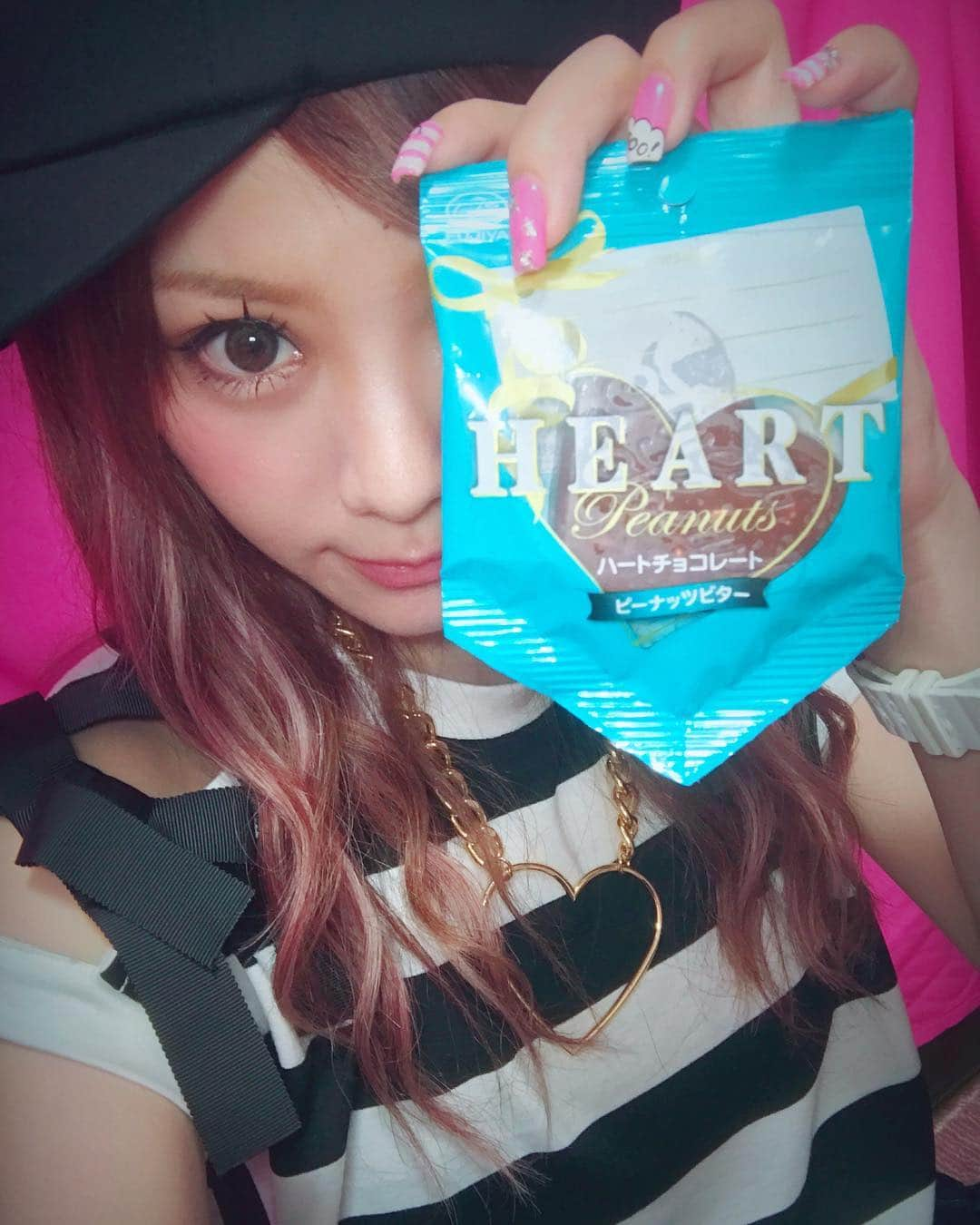 田中れいなさんのインスタグラム写真 - (田中れいなInstagram)「. 🍫🍫🍫🍫🍫🍫🍫🍫 今日のﾁｮｺﾚｰﾄは れーなの大好きな 不二家 ハートチョコレート❤️ これはピーナッツビター!! 初めて見た😳 ✽+†+✽――✽+†+✽――✽+†+✽―― #今日のチョコレート #不二家#ハートチョコレート  #ピーナッツ#大好き#chocolate #れーなの今日のチョコレート」9月10日 14時36分 - tanakareina.lovendor