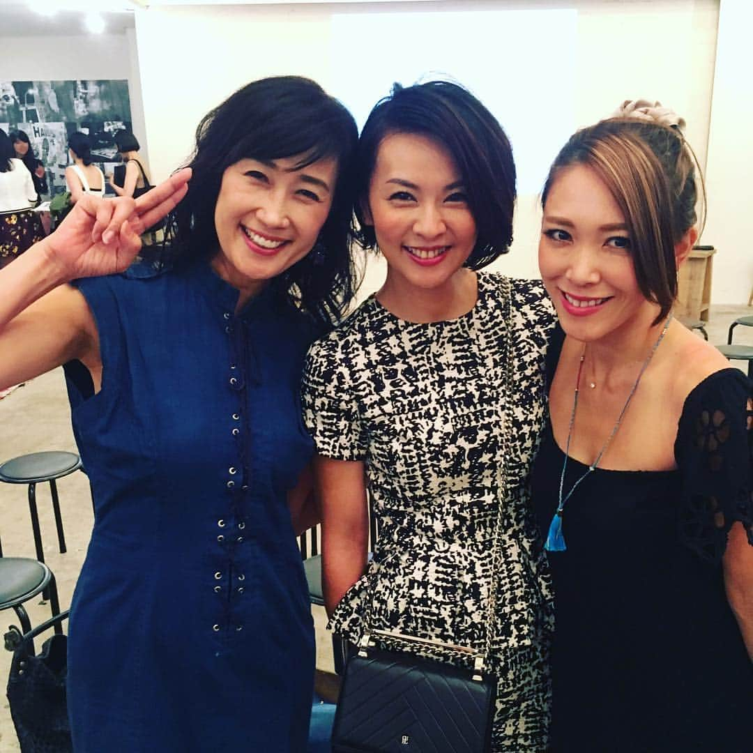 長谷川朋美さんのインスタグラム写真 - (長谷川朋美Instagram)「ホリスティックビューティー協会の年に1度のイベントにて、尊敬する人生の大先輩の紅子さん&ナナコさんと☺️ HBAにくると会いたい人にたくさん会える同窓会みたいな場所♡ ホッとする、私の原点✨ #HBA #ホリスティックビューティー #広報部長 #ホリスティックビューティーアドバイザー #holistic #holisticbeautylife #大好きなお姉さん #人生の大先輩 #尊敬 #respect」9月10日 15時55分 - hasegawa.elena.tomomi