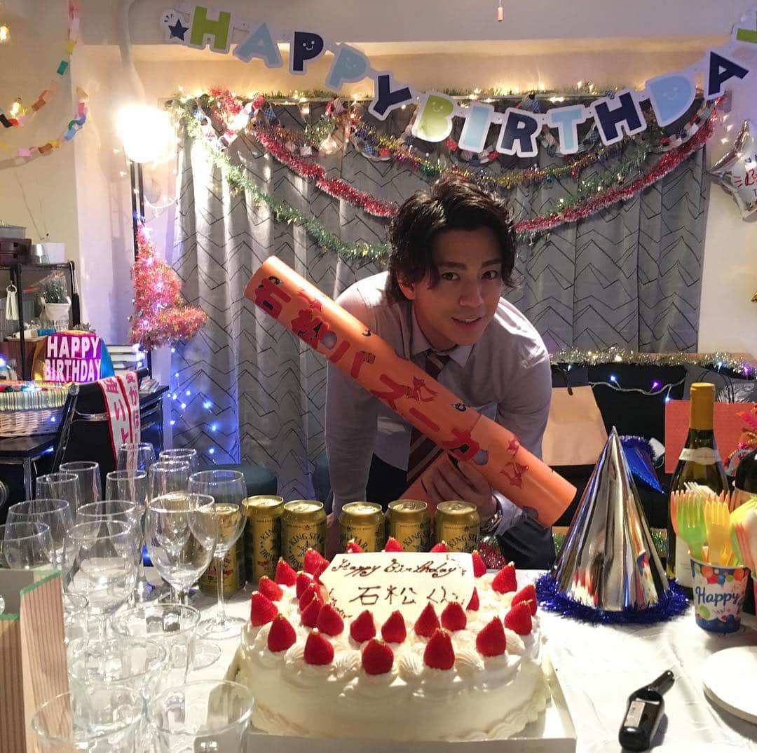 フジテレビ「警視庁いきもの係」のインスタグラム：「石松バズーカ…（笑）石松さんお誕生日会🎂🎉 #ノーモアお蔵入り #石松 #三浦翔平 #21時30分から #最終回 #フジテレビ」