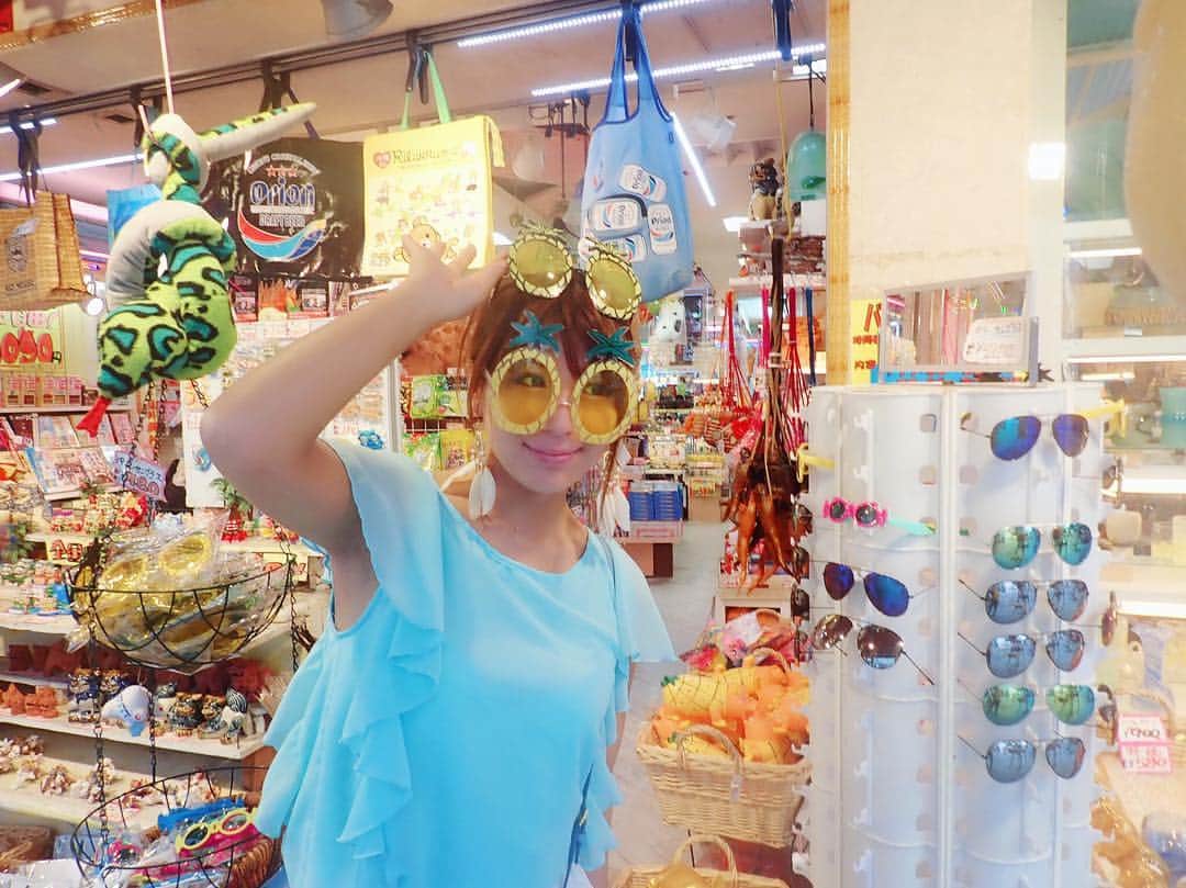 星野ナミのインスタグラム：「国際通り🍍🍍💖 #okinawa #kokusaistreet」