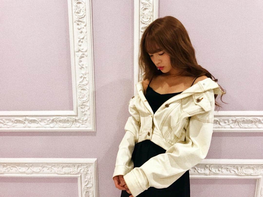 志田友美（ゆうみん）のインスタグラム：「. . Twitterのフォロワーが15万人突破しました😂🙏💕 . みんなありがとうっ💋💋 . @Yuumi_Shida でやってるのでぜひフォローしてやってください🗣 . . #today #todayscode #todaysphoto #me #twitter #followers #150000 #thankyou #thanks #love #japanesegirl #ig_japan #instalove #instashot #instalike #instagood」