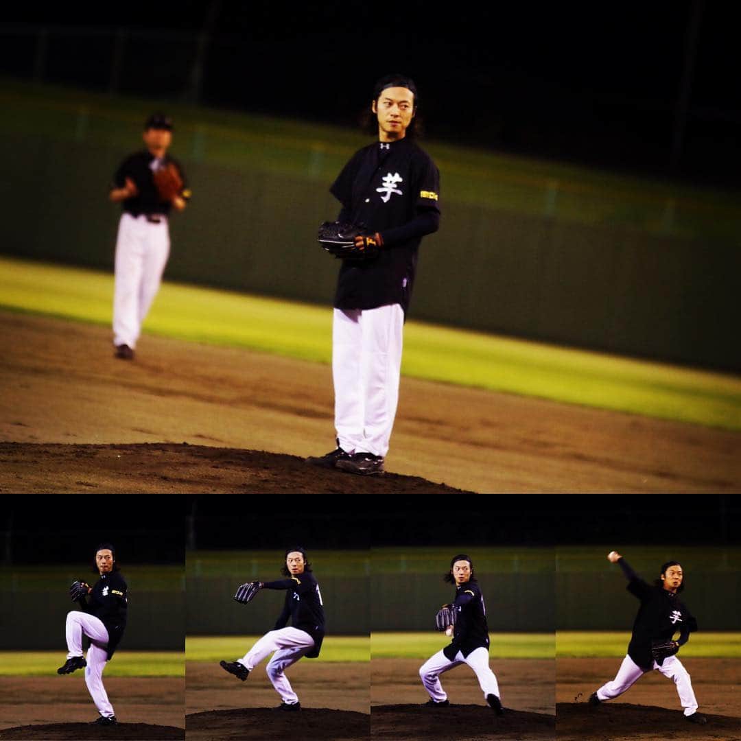 山田将司さんのインスタグラム写真 - (山田将司Instagram)「野球未経験の私ですが、この芋煮会の時だけは何故かピッチャーを。 皆んなで打って投げて捕って走って転んで汗かいて。 野球らしい野球で今年はとても楽しかった！  撮影:マネジャーS氏  #風とロック芋煮会2017 #芋野球」9月10日 23時16分 - y.masashiii