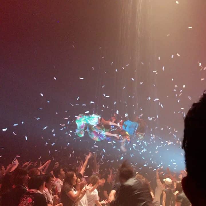 HARUMIのインスタグラム：「エンターテイメントってやっぱり素敵♡ポールダンス踊りたい♪ @fb_tokyo  #フエルサブルータ #fbw #wa #エンターテイメント #entertainment #fun #bigsmile #biglove #happy #happytime #happymind #happygirl #sunday #feelings」