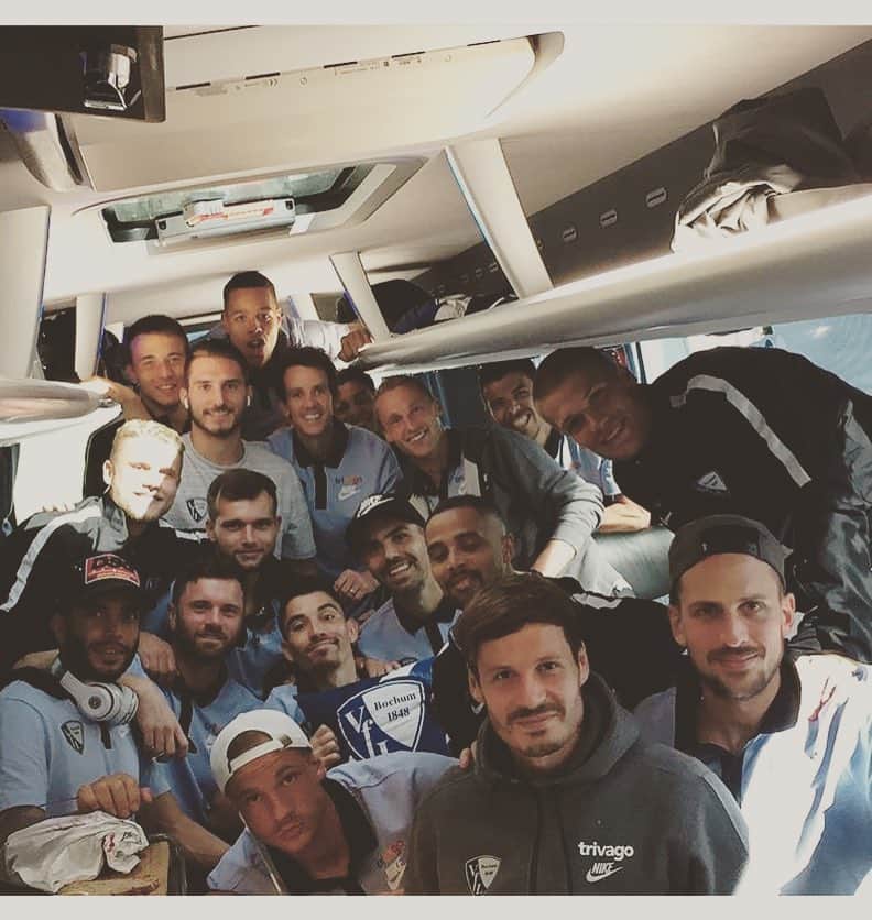 ロビー・クルーズのインスタグラム：「#auswärtssieg #3points」