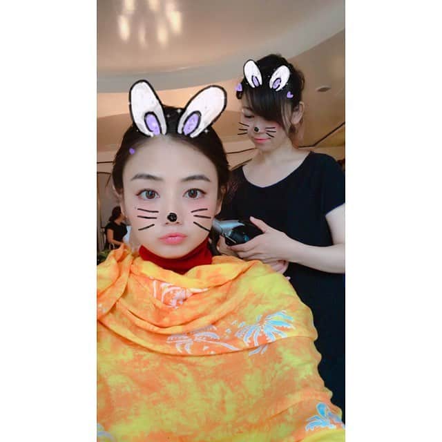 片山萌美さんのインスタグラム写真 - (片山萌美Instagram)「ヘアメイクしてもらった時。 なんかはえた。 #ende」9月11日 14時21分 - moet_mi