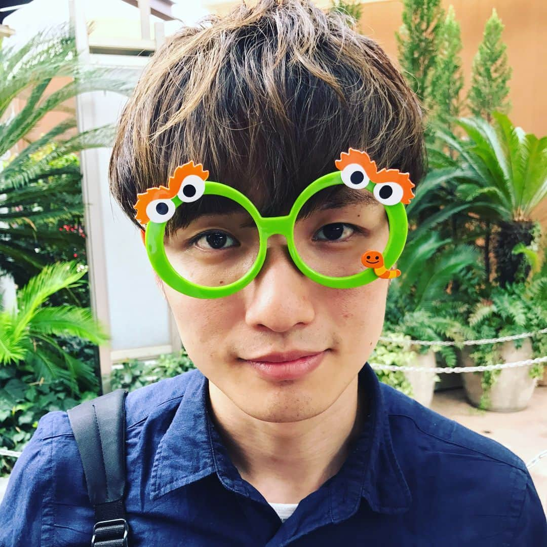 皆川勇気さんのインスタグラム写真 - (皆川勇気Instagram)「みんなふざけたメガネ掛けてる  #ユニバ #ヘンダーソン 子安さん #ラニーノーズ 洲崎 #ネイビーズアフロ 皆川 #最高の休日」9月11日 11時14分 - yuuki_minagawa