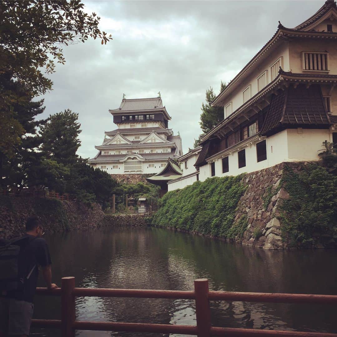 堀創のインスタグラム：「九州ラウンド終了。次は東京。その次は三重。#小倉城 #金の鯉いた #Penneman」