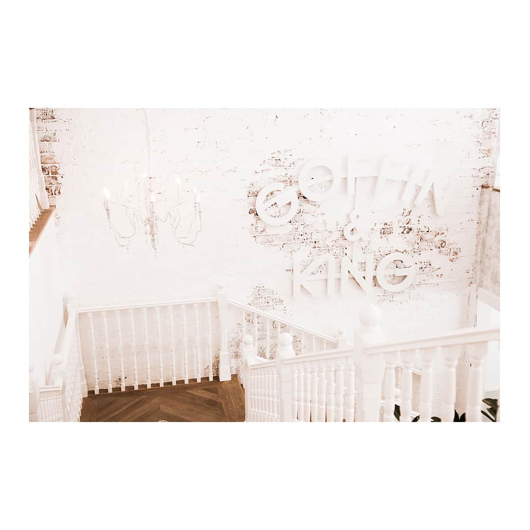 天海あかりのインスタグラム：「新しい1週間のはじまり🌞 あかりは、今日はオフィスで仕事です❣️ ・ #カタログ #企画 #真っ最中 #💻 #いい #コピー #思いつかないかな ・ #fashion #work #love #fun #office #instalike #Folllowme #❤️ ・ ・ ・ #🎬 #奥田民生になりたいボーイと出会う男すべて狂わせるガール #民生ボーイ #狂わせガール ・ #神様って #どこにいるんだろう #😇」