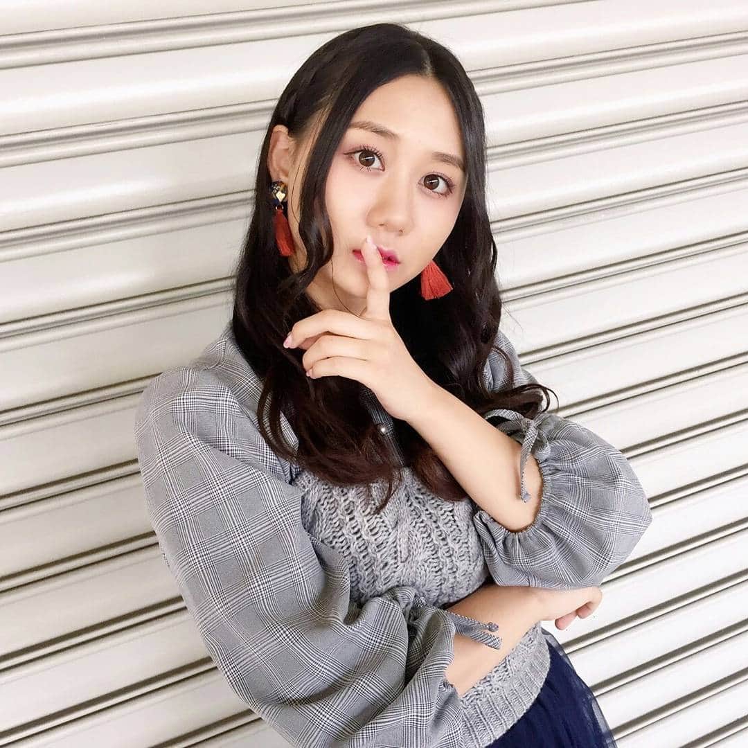 古畑奈和のインスタグラム：「昨日の私服です☺  やっぱり秋はチュールスカートを 着たくなるし、好きです。  女の子らしさがたまらない…(笑)  #私服  #私服コーデ #AKB48 #SKE48 #握手会」