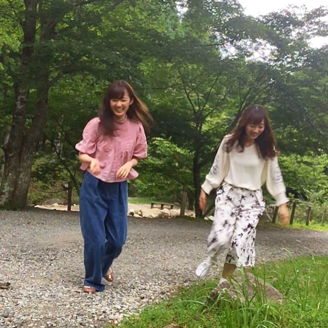 神谷由香さんのインスタグラム写真 - (神谷由香Instagram)「今日は緑が沢山空気の気持ちいい所で撮影でした🍃事務所の先輩の五月女さんと一緒で空き時間、移動中ずっと話して一日あっという間だったなぁ☺️♪ 着てる服は私服です！👚 上下ともに #snidel の物です💞  #happy #green #model #camp #fashion」9月11日 22時38分 - kamiya_yuka_