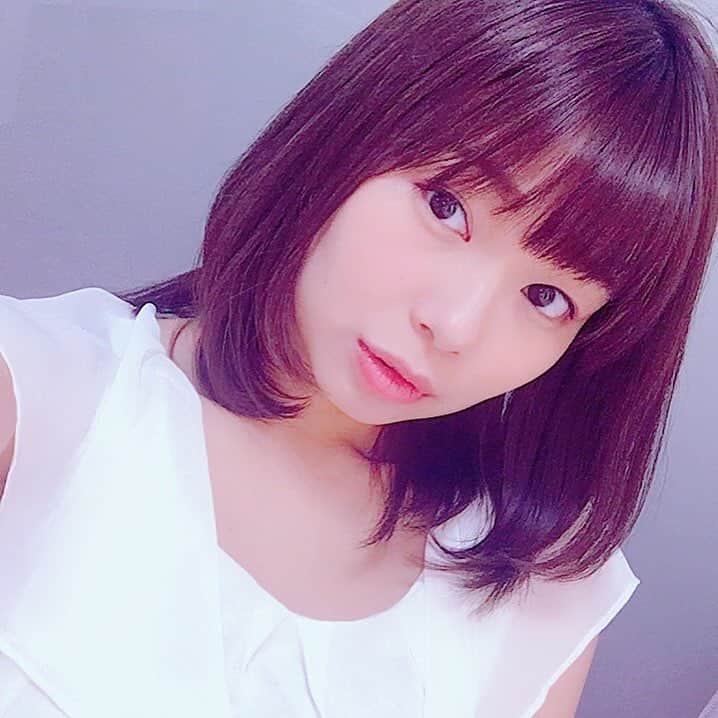 和地つかささんのインスタグラム写真 - (和地つかさInstagram)「なんか不思議なんだけどちょっと前の自分の方が可愛いんじゃないかって呪縛にかかりがち😳  こちらは6月のわたくし。  #instagood #instalike #japanesegirl #selfie #自撮り #gravure #gravureidol #グラドル #グラビアアイドル #和地つかさ」9月12日 1時32分 - tsutam_