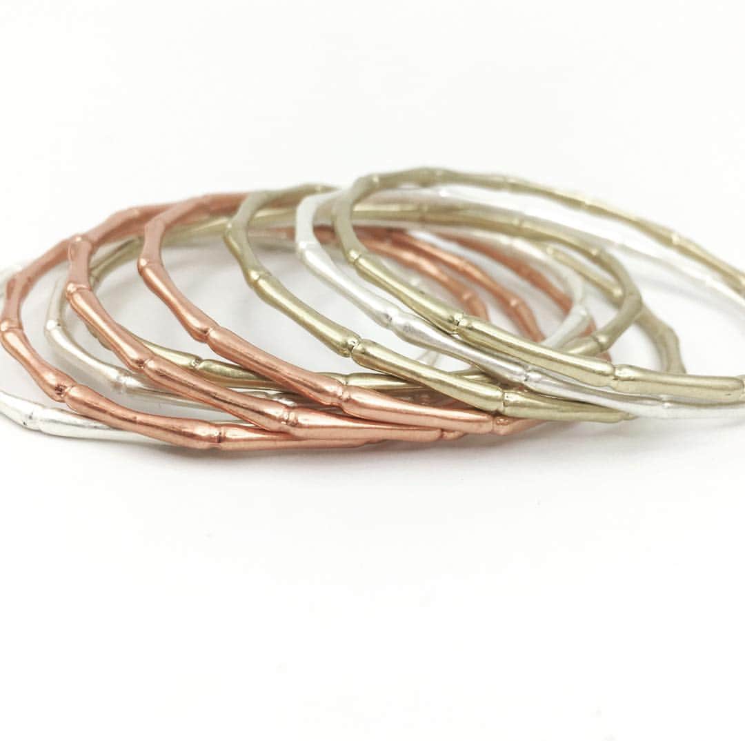 のインスタグラム：「Can you ever have too many bangles...? Didn't think so.  #fashionbuyer #instafashion #fashionista #clothingbuyer #clothesforsale #currentlywearing #shopping #clothes #buyerslife #womensclothing #jewelry #accessoriesaddict #obsessed #jewelrydesigner #highfashion #fashion #style #fashionshow #model #look」