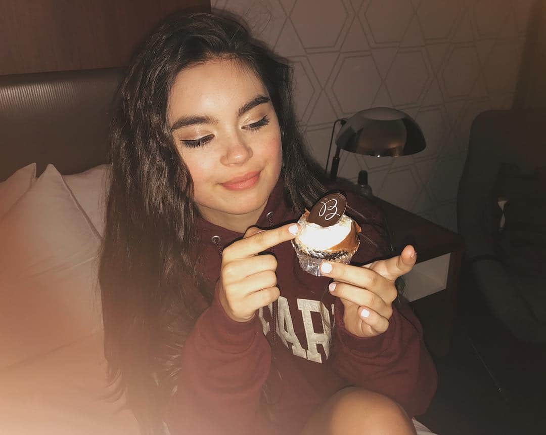 ランドリー・ベンダーのインスタグラム：「B for Bender 🗽🍰」