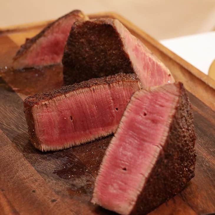 Top Tokyo Restaurants_のインスタグラム：「#toptokyorestaurants sandagyu Chateaubriand steak ||📷: @edookashii ||📍Vesta」