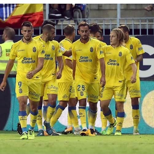 アレン・ハリロヴィッチのインスタグラム：「Gran trabajo del equipo!! Keep working 💪🏻⚽️ Vamos Ud 💛💙 #malaga#laspalmas#1-3#first#win#and#first#asist#keep#fighting#piopio#ah8」