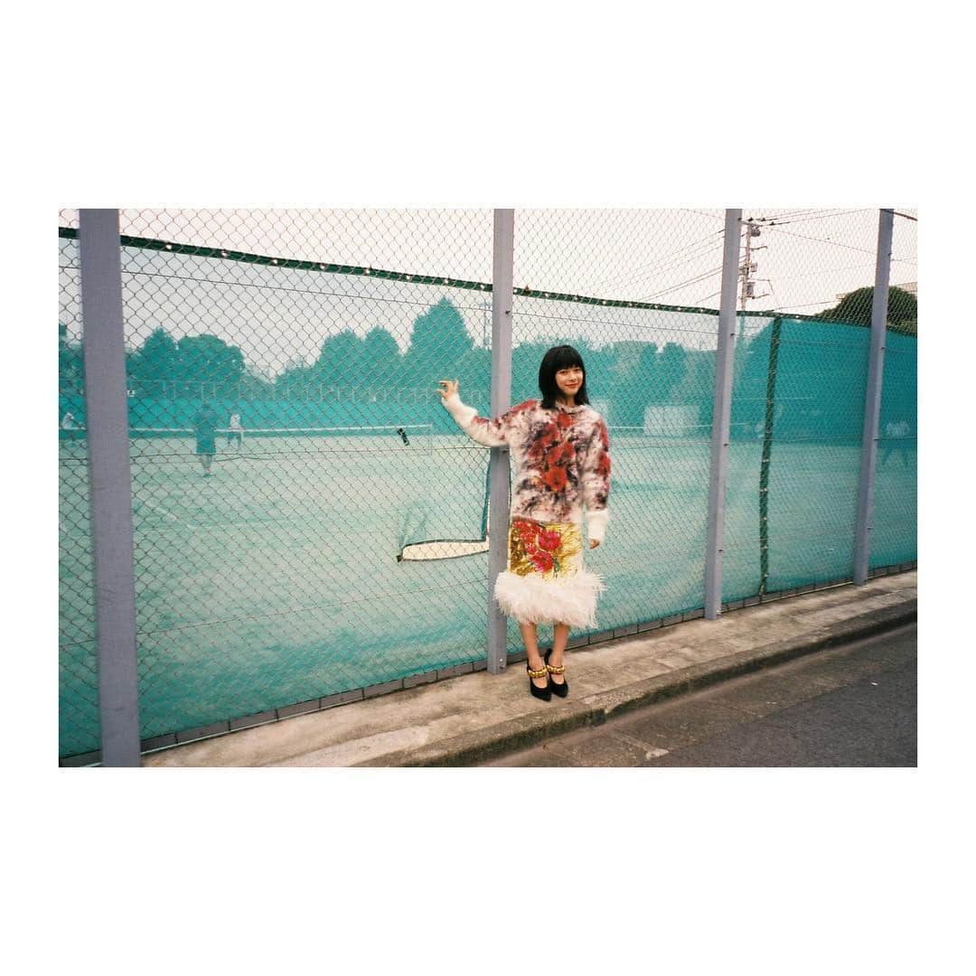 芳根京子さんのインスタグラム写真 - (芳根京子Instagram)「本日発売の「GINZA」 掲載していただいてます。 PRADAのお洋服を。  #film #GINZA #PRADA」9月12日 18時22分 - yoshinekyoko