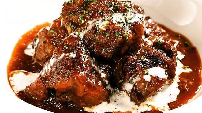 ヴィットリオ ポモドーロ ツキジのインスタグラム：「. 🇮🇹シチリアをイメージした明るい雰囲気と、 旬の食材を活かしたお料理の数々は 合コンでの利用にも最適です🐟 . ✔️本場を思わせる明るい雰囲気も魅力の一つ✔️ . #VittorioPomodoroTsukiji  #ヴィットリオポモドーロツキジ  #築地 #築地市場  #イタリアン  #トマト  #tomato  #ソムリエ  #アヒージョ  #パスタ  #魚介  #シチリア  #ガーリックトースト  #ワイン  #japan  #Vittorio  #Pomodoro  #tsukiji  #港区  #新橋  #バル  #パーティー  #立ち飲み  #地中海  #海外旅行  #旅行  #リゾート  #本格  #合コン  #記念日」