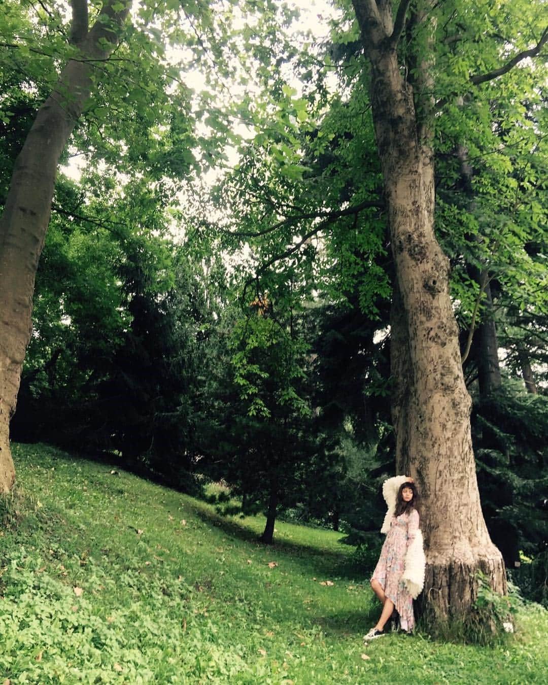 のインスタグラム：「おはようございます🌞  朝から、身体が自然を求めてます。週末はどっかいきたいかもー‼︎ 今日もがんばろ楽しもうっ💪✨ 2本目へ移動っ🚌  #岸本セシルスタイルbook  #メイキング #ルゥ本 #るぅ本 #11月28日発売」