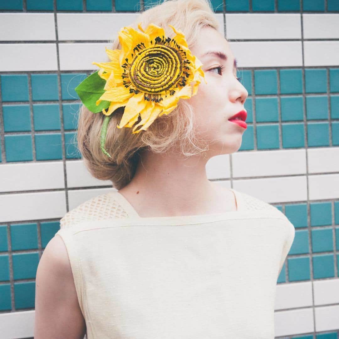 coccinelle.tokyoのインスタグラム：「🌻💠🌼 . 📸@marte_vintage . #メイク #メイクアップ #メイク動画 #メイク中 #メイクポーチ #メイク道具 #メイク崩れ #メイク好き #メイク講習 #メイクブラシ #コスメ #コスメデコルテ #コスメ収納 #コスメ紹介 #コスメ好き #コスメ部 #コスメ購入品 #コスメマニア #コスメ好きさんと繋がりたい #コスメレポ #スキンケア #スキンケア用品 #スキンケア大事 #スキンケアセット #スキンケアクリーム #スキンケアルーティン #スキンケア教室 #スキンケアマニア #スキンケアオイル #スキンケア化粧品」