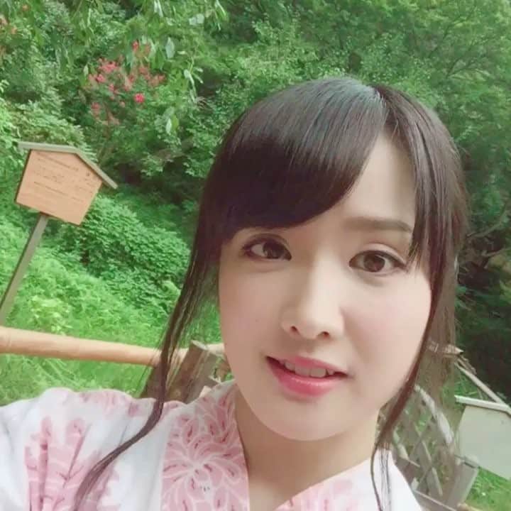 髙橋明日香のインスタグラム：「撮影会、暑い中ありがとうございました(´･∀･｀) 恒例のなんでもない動画。 終わり際に立ち止まって撮り始めたら 「ほら行くよ！！」って言われて 「はい、歩く、歩きまーす」って言ってる動画。  来月の撮影会は24日(日)です。 よろしくお願いします。  #撮影会 #浴衣」