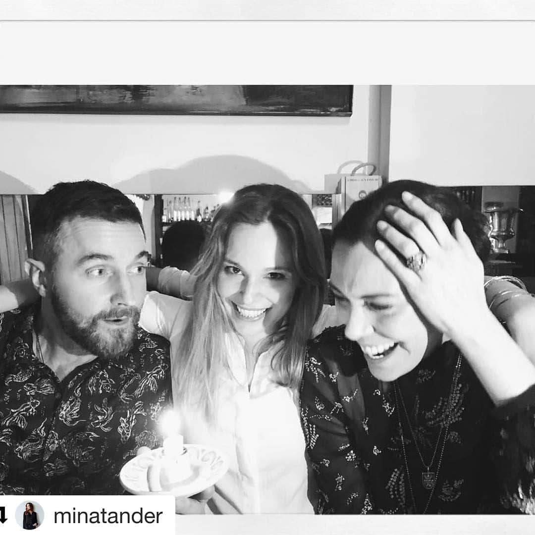 ミシェル・フォーブスさんのインスタグラム写真 - (ミシェル・フォーブスInstagram)「Love these two-leggers more than you know...♥️♥️♥️ #lastnightwasthelastnight @minatander @richardcarmitage 💔」8月20日 20時40分 - iammichelleforbes