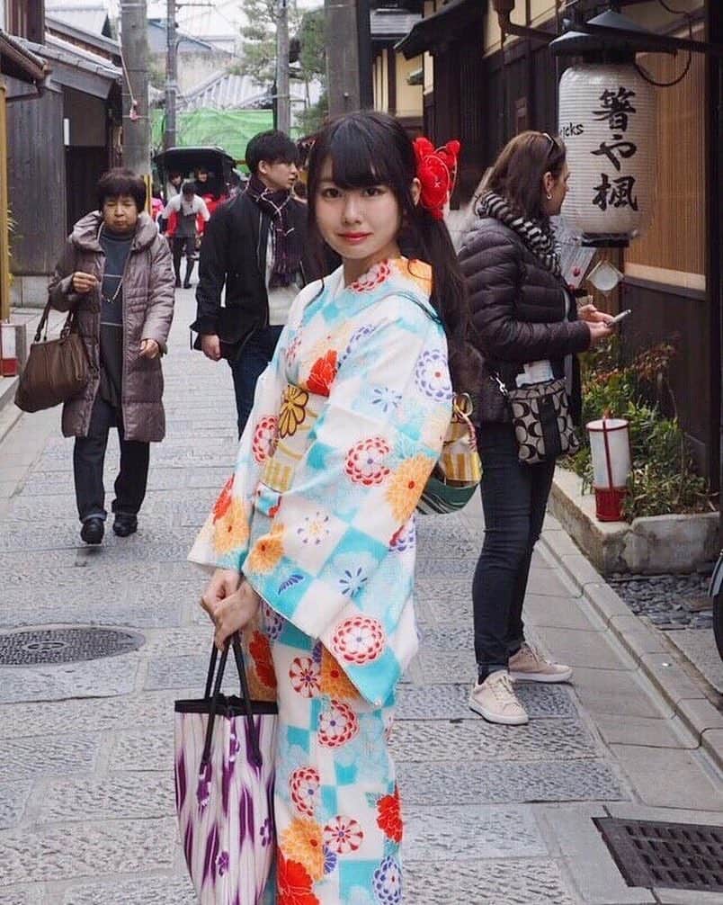 見返り浴衣美人図鑑2017のインスタグラム：「* No.33 橋本真梨奈さん @mrn_9388 * * #見返り浴衣美人 #きもの京小町 #見返り浴衣美人図鑑2017」