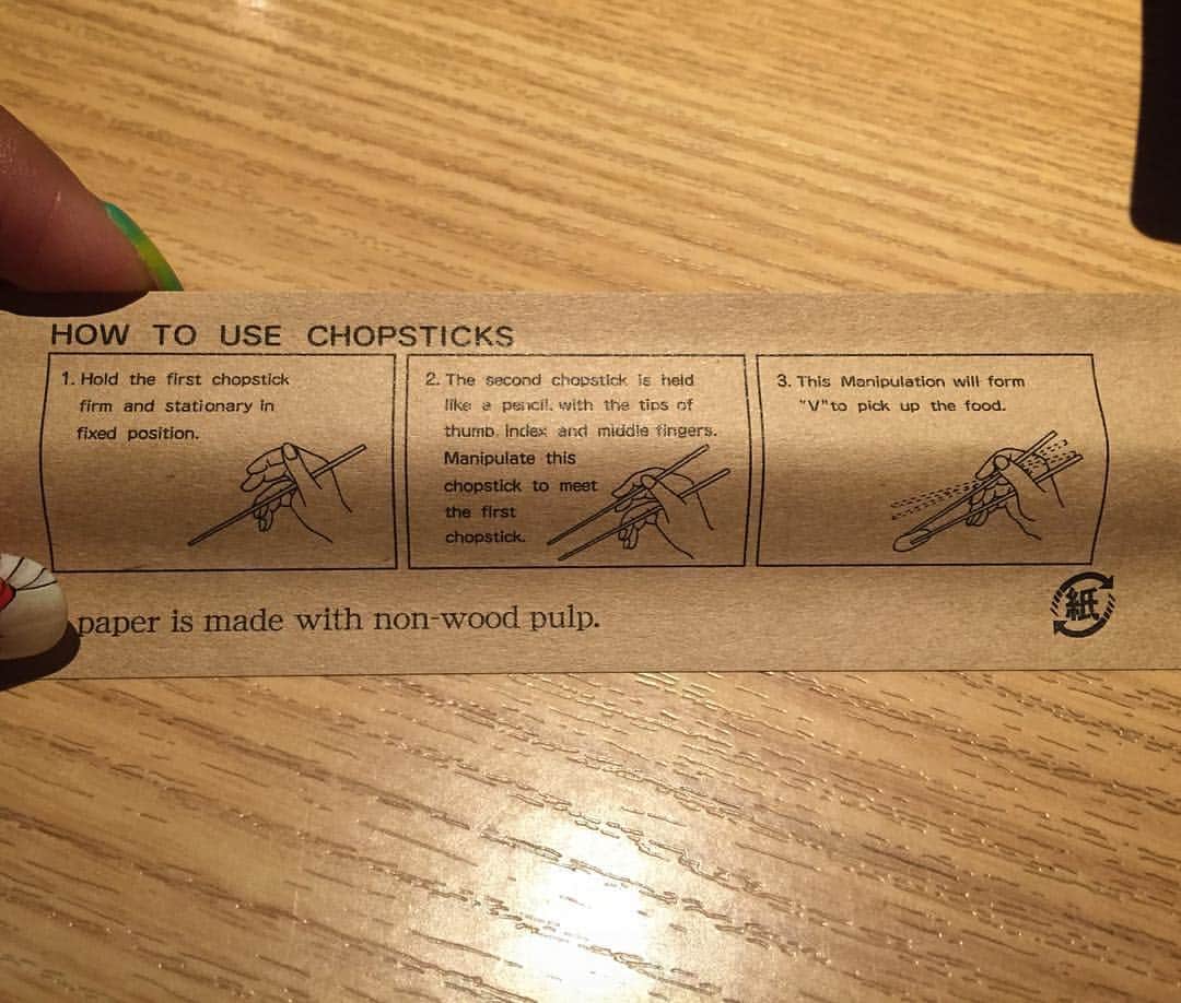 徳永千奈美さんのインスタグラム写真 - (徳永千奈美Instagram)「Do you know that how to use chopsticks?🤗🍜💗 #Japan #chopsticks  #正しい #お箸 #持ち方」8月20日 13時57分 - chinami.tokunaga