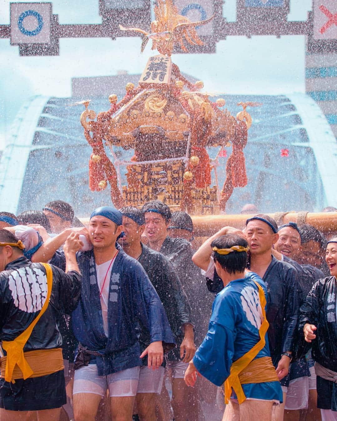 Ari Keitaさんのインスタグラム写真 - (Ari KeitaInstagram)「Tokyo Festival (Last) . . . . . #japan #tokyo #matsuri #eitaibashi #japanesefestival #festival #深川八幡祭り #富岡八幡宮例大祭 #富岡八幡宮例祭 #江戸三大祭 #水掛け祭 #summer #explorejapan #exploretokyo #tokyostreet #tokyobridge #realtokyo #tokyostreet #tokyobridge #realtokyo #truetokyo #photoftheday #picoftheday #instagram #instagramjapan #東京 #東京23区 #hypebeast #streetphotography #documentary #documentaryphotography #thecoolmagazine」8月20日 16時21分 - ariorali