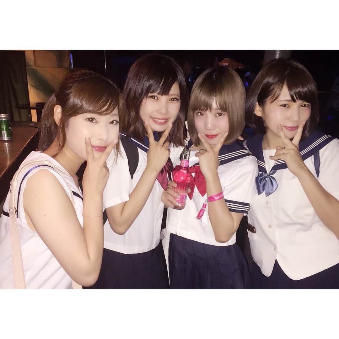 椎名あずさのインスタグラム：「#ANOKORO 女子高生………😶❓ 遊び方が若くてやばい🤦‍♀️ #女子高生 #jk  #制服」