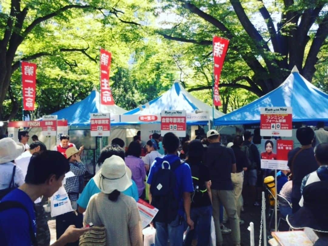 第一生命 Run with Youのインスタグラム：「☆第一生命「Run with Youプロジェクト」☆北海道マラソン2017スタート！ 第一生命は、身近な健康促進スポーツである「市民マラソン」の支援を通じ、 健やかな生活のサポートをしていきたいという想いから、8月27日(日)に開催される「北海道マラソン2017」をはじめ全国19大会への協賛や各地でのランニング教室を実施する「Run with Youプロジェクト」を展開しています！  #北海道マラソン　#ｒｕｎｗｉｔｈｙｏｕ　#市民マラソン協賛　#第一生命  Run with Youのページはこちら⇒ http://event.dai-ichi-life.co.jp/company/run_with_you/index.html」