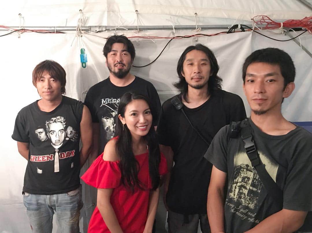 吉田愛璃のインスタグラム：「遅ればせながら、8/19八街ふれあい夏祭り無事終わりました❣️遊びに来てくれた皆さん、楽しめたかな？😍途中雷雨もありましたが、事故などもなく終われて良かったです🙆今年で7年連続！MCさせていただいて、感謝の一言に尽きます🌈今年はよさこいのど迫力なパフォーマンスや新しいゲーム大会、缶つみ競争などで一段と盛り上がりましたね🤣市長はじめ青年部の皆さん、毎年お世話になっているPAチームの皆さん、ありがとうございました😊❤️ 毎年恒例の記念写真🤳20歳からに比べたら私も大人になったかな？笑 今年はLiveができなかったので、新曲お披露目ができず残念でしたが...Liveしてないのにも関わらず、新曲CD💿買ってくれた皆さんありがとうございました😫🙏もっとたくさんLiveができるように頑張ります🙌八街大好き❤ #八街ふれあい夏まつり  #千葉県 #八街市」