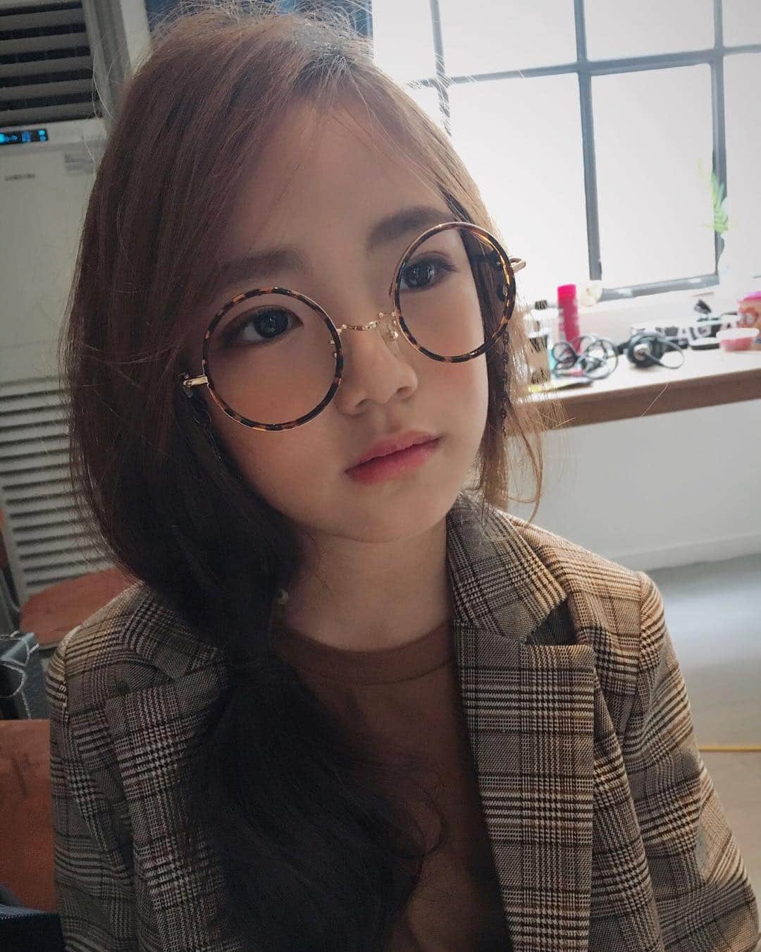 ウンチェのインスタグラム：「. #가을가을 🍂 - - - - #7살#은채#이은채#eunchae #키즈모델#아역배우#아역모델 #딸스타그램#육아스타그램#인스타키즈」