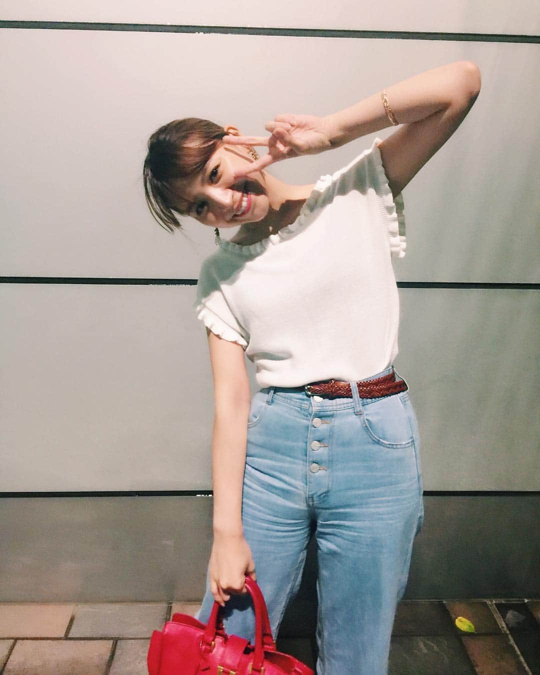 杉ありさのインスタグラム：「hello〜🌈 今日からまた暑くなるみたいですね！ 夏後半戦楽しもう！🌞✨ 皆さんコメント沢山ありがとうございます💓 昨日のインスタlive見れなかったって方、もしかすると私のストーリーの所クリックしてもらえば履歴？がまだ見られるかも！ やってみてくださいな♬ 今日も笑顔の1日を😇💕 #happy #me #arisasugi #love #fashion #fashionable #fashionpost #ootd #coodinate #denim #girl #instagood #instafashion #instalike #instalove #tokyo #japan #summer #summerfashion  #私服 #夏 #夏コーデ #デニム #大好き #杉ありさ」